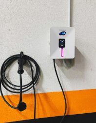 Deducciones fiscales por instalar cargadores en tu empresa